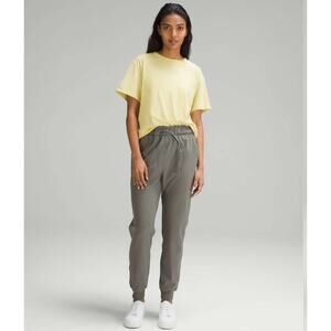 Lululemon On The Fly Stretch High-Rise Jogger – Grey Sage – Size 6- Minimalist